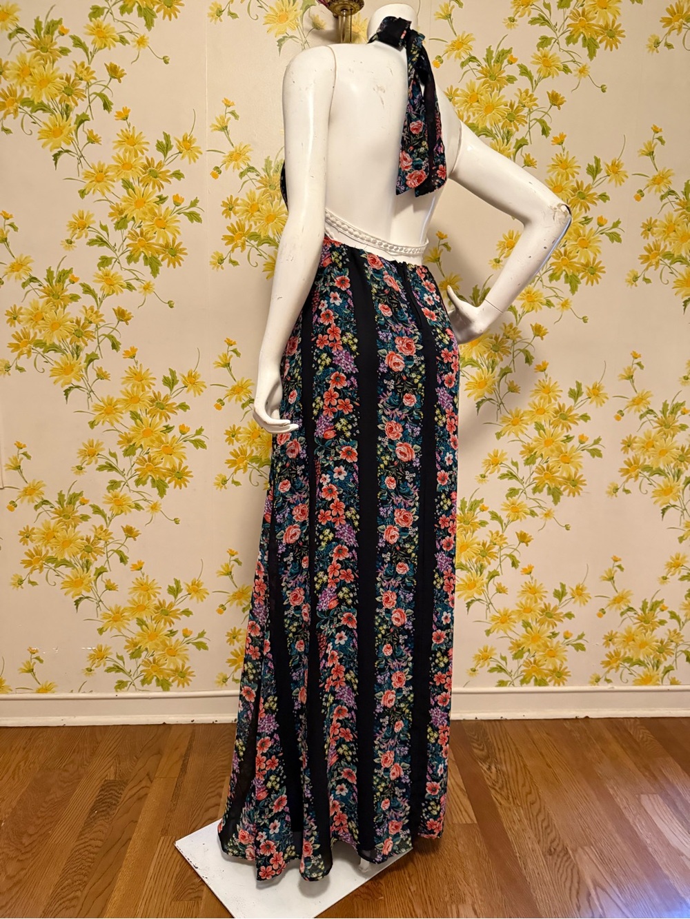 backless floral maxi dress with halter neck size M - Picture 9 of 17